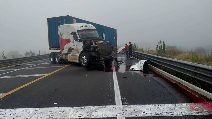 #Michoacán | Se accidenta tráiler en la Pátzcuaro-Cuitzeo