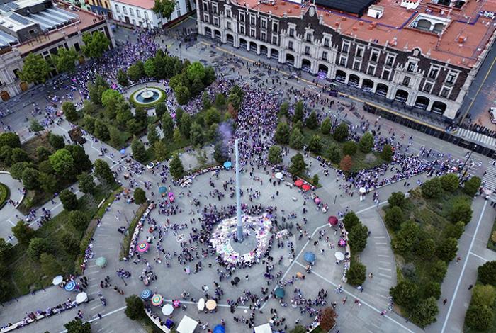Miles de mujeres marchan en Ciudad de México en el segundo 8M con Sheinbaum como presidenta