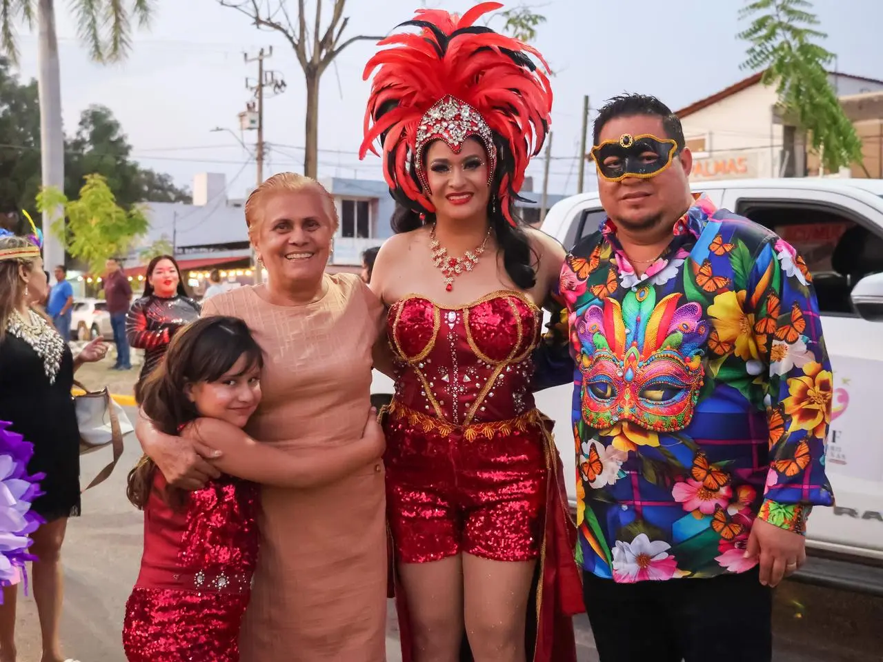 Miles de Personas Disfrutan Desfile de la Expo Fiesta LZC 2026