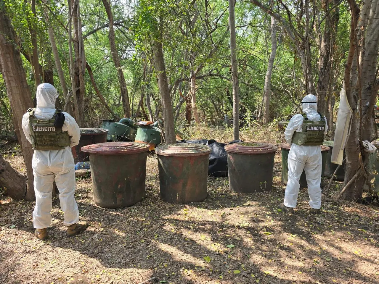 Militares desmantela mega-narcolaboratorio en tierra caliente
