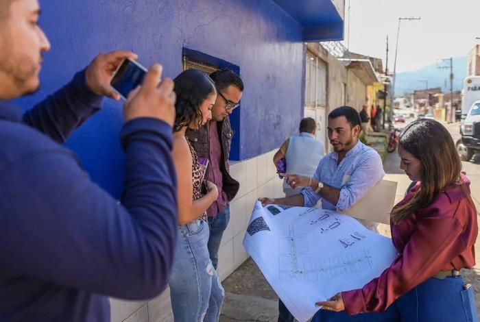 Mónica Valdez supervisa acciones de mejora en la colonia Obrera