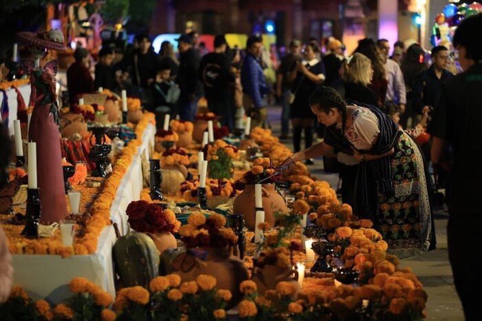 Morelia: Plaza de Armas reviste de color y tradición para conmemorar el Día de Muertos