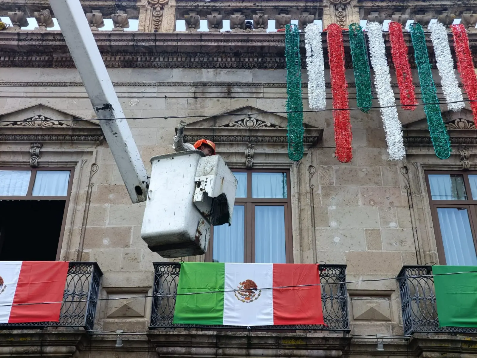 Morelia se engalana para recibir las Fiestas Patrias