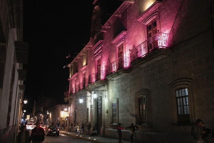 Morelia se pinkta de rosa contra el cáncer de mama