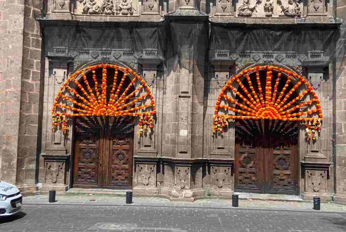 Morelia se viste de fiesta para celebrar el Día de Muertos