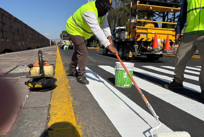 #Morelia | Sedum fortalece seguridad vial con balizamiento integral en avenida Acueducto