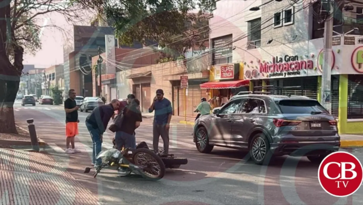 Moto y camioneta colisionan en el Boulevard García de León