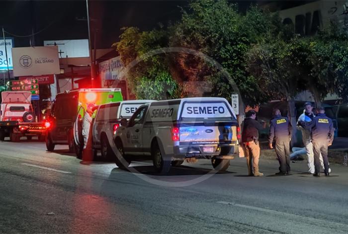 Motocicleta derrapa en la avenida Morelos Norte de Morelia; hay un muerto y un herido