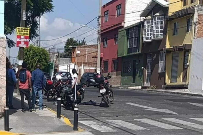 Motociclista es impactado por vehículo en la colonia Isaac Arriaga, Morelia