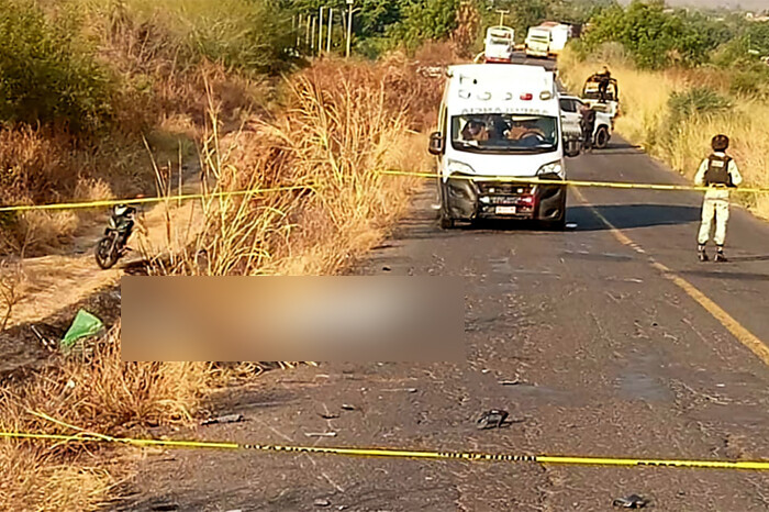 Motociclista fallece en accidente en la carretera Apatzingán-Buenavista