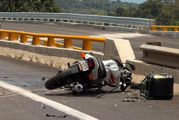 Motociclista fallece tras brutal choque sobre la autopista Siglo XXI