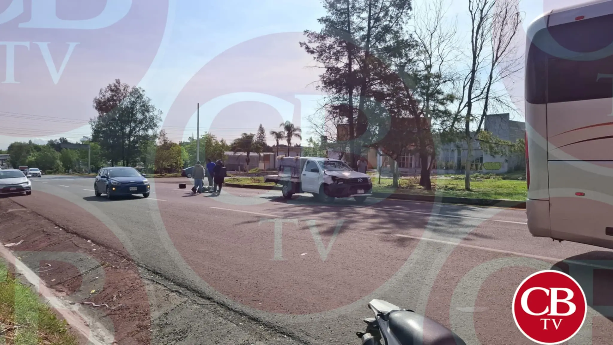 Motociclista herido al chocar con una camioneta en Morelia