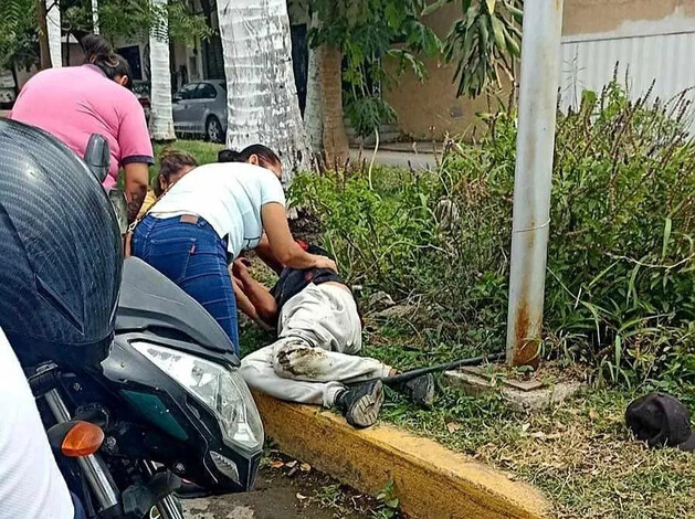 Motociclista herido al derrapar en su moto en Apatzingán