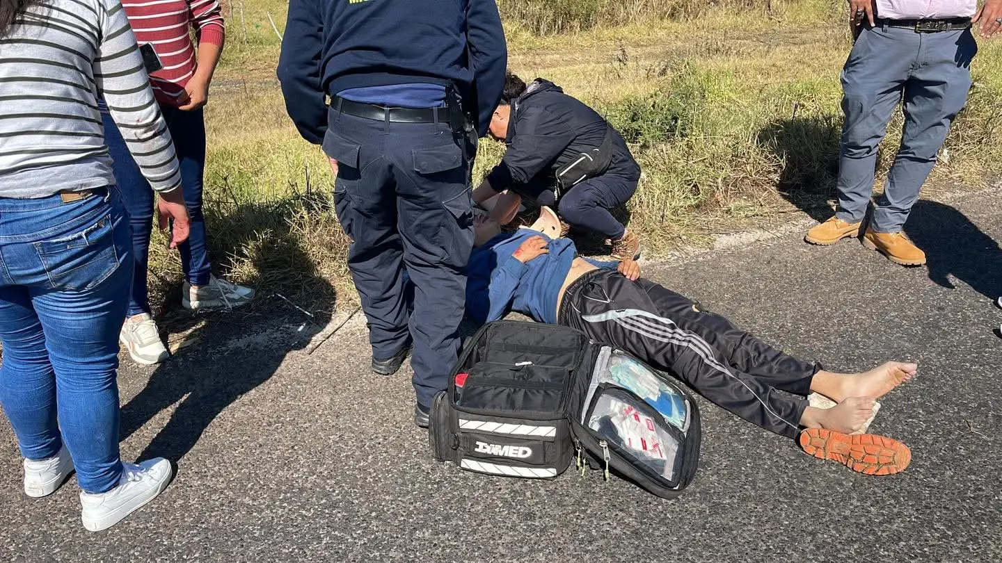 Motociclista lesionado tras derraparse sobre la carretera Tzintzuntzan – Sanabria