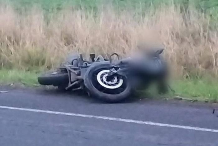 Motociclista lesionado tras chocar contra vehículo