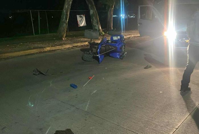 Motociclista muere en hospital, tras accidentarse en la colonia San Francisco Uruapan