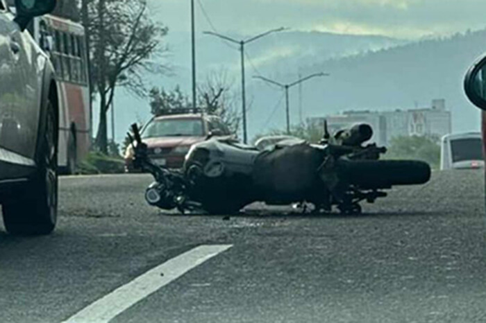 Motociclista queda herido de gravedad al sufrir un accidente en el Libramiento de Morelia