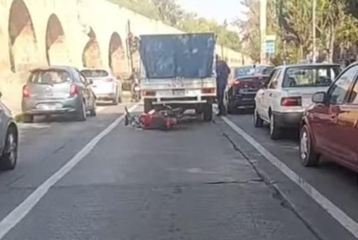 Motociclista queda herido tras impactarse contra camioneta en plena avenida Acueducto de Morelia