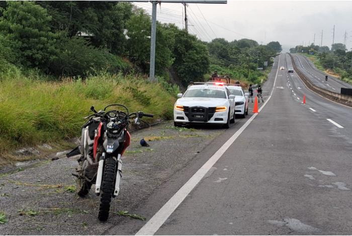 Motociclista resulta gravemente herido en accidente sobre la Apatzingán-Cuatro Caminos