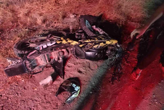 Motociclista resulta lesionado tras choque con camioneta en Huetamo