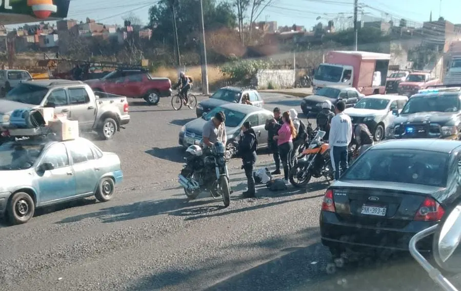Motociclista se accidenta en al poniente de Morelia