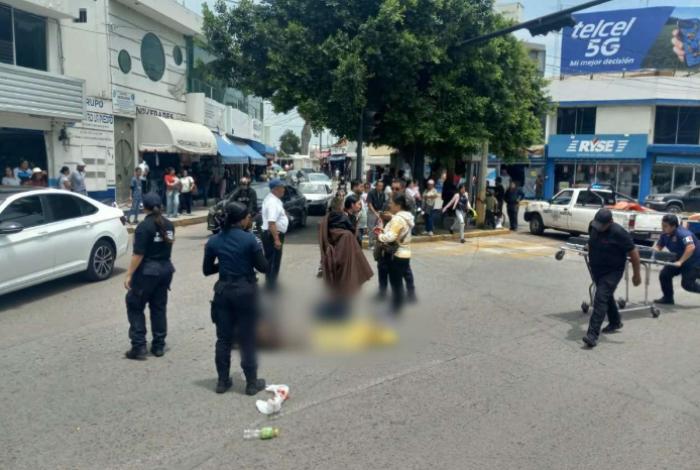 Motociclista se pasa un alto, atropella a dos niños y se da a la figa, en La Piedad
