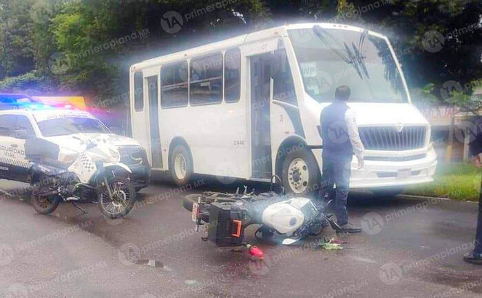 Motopatrullero choca contra torton en libramiento de Uruapan