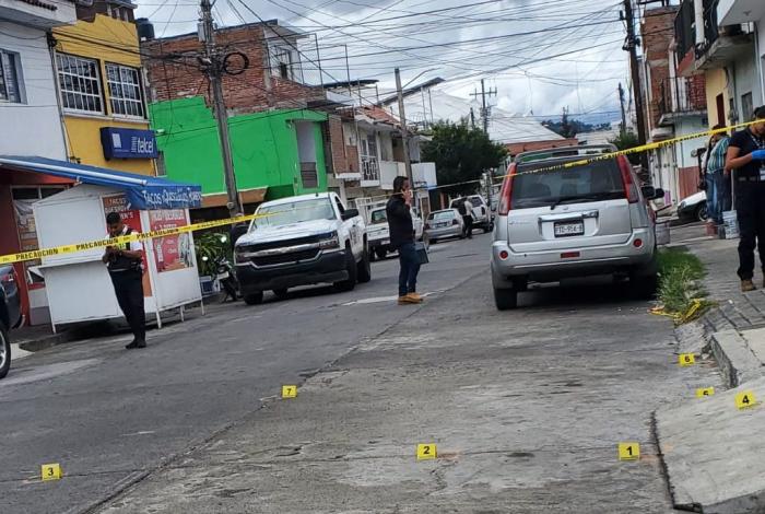 Motosicarios disparan contra vivienda en Jardines del Rincón