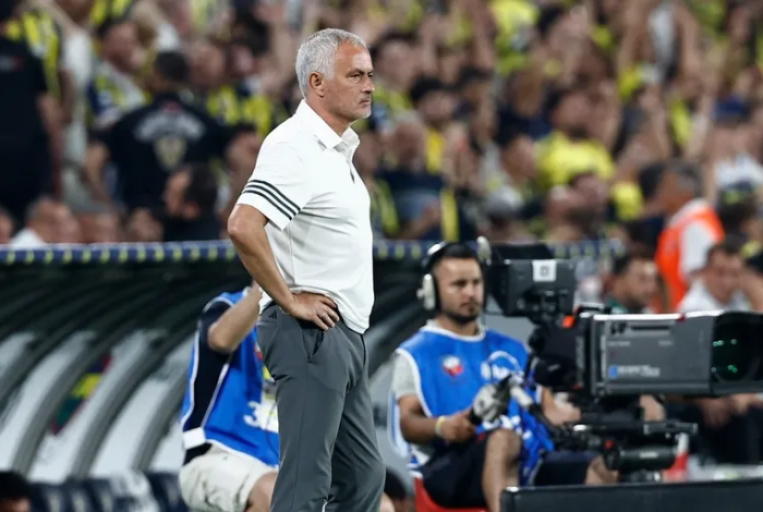 Mourinho deja el Fenerbahçe;  Edson Álvarez en incertidumbre
