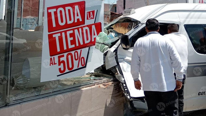 Mu3r3 chofer de combi en plena ruta; se estampa en el Libramiento de Morelia