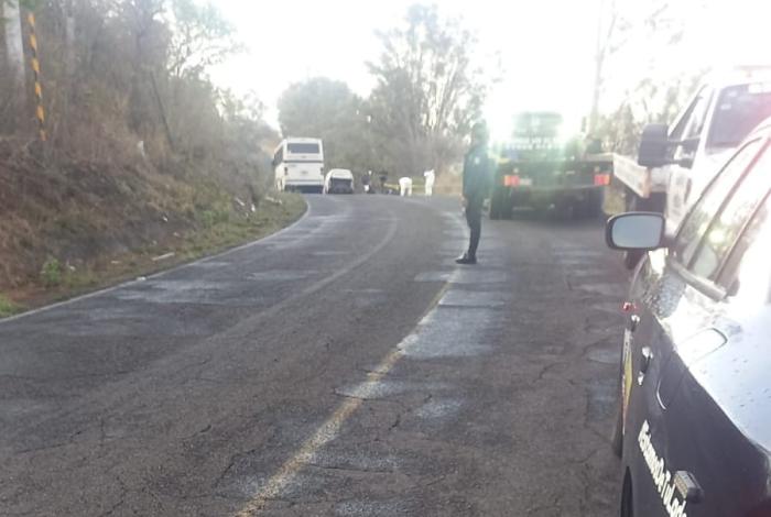 Mu3r3 motociclista en la carretera de Torreón Nuevo a Chiquimitío