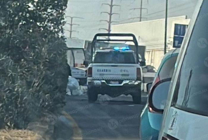 Mu3re motociclista en la Tarímbaro-Morelia