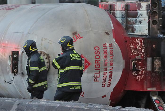 Muere chofer de la pipa que explotó en la Ciudad de México; suman 19 víctimas mortales