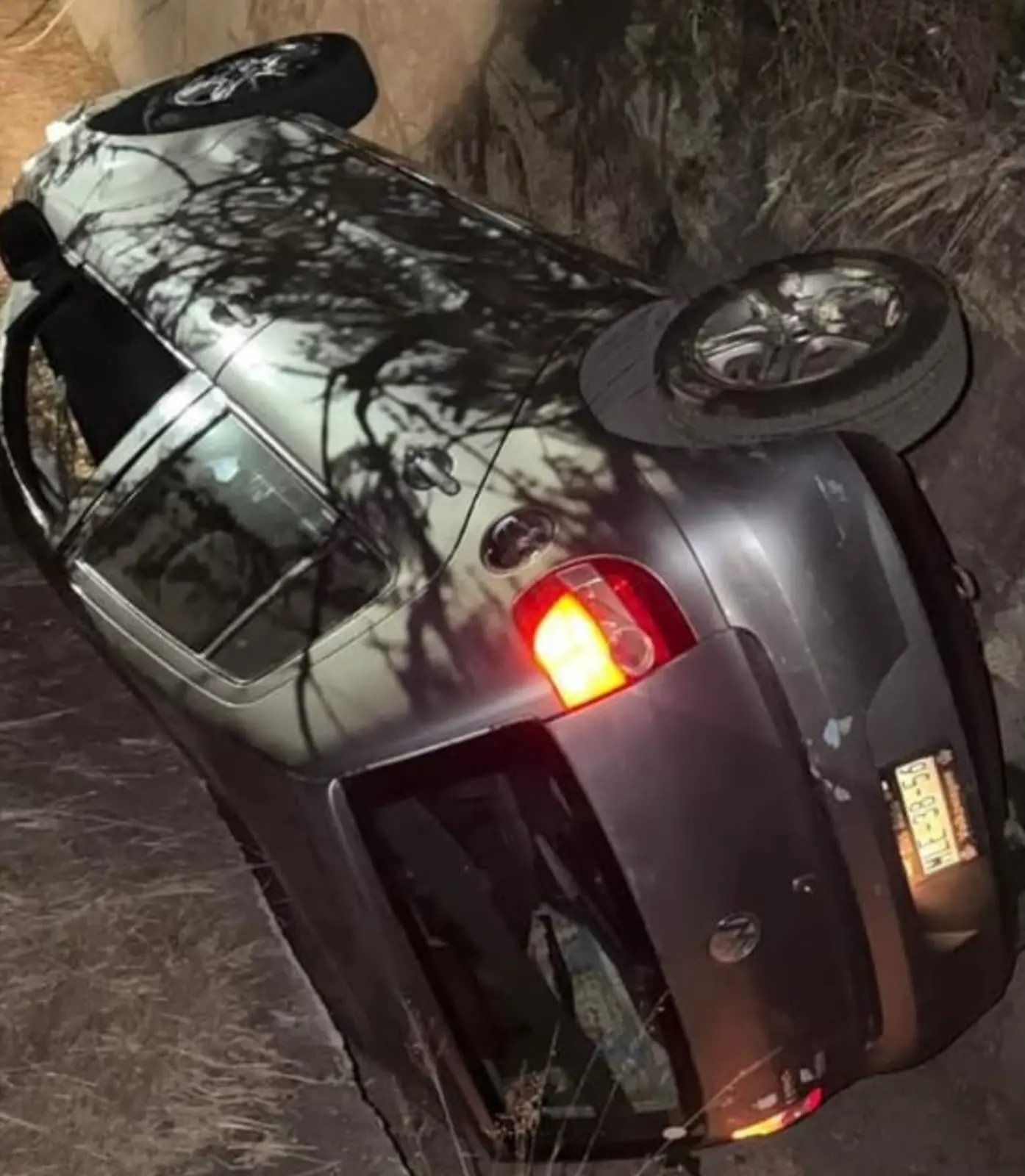 Muere conductor al caer en un canal pluvial