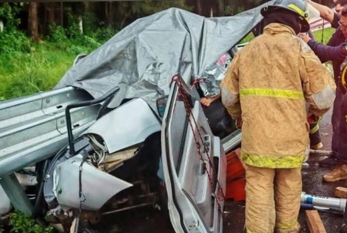 Muere joven conductor tras choque en la Siglo XXI