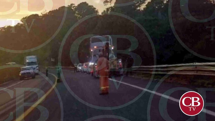 Muere prensado al caer su camioneta a barranco de 50 metros