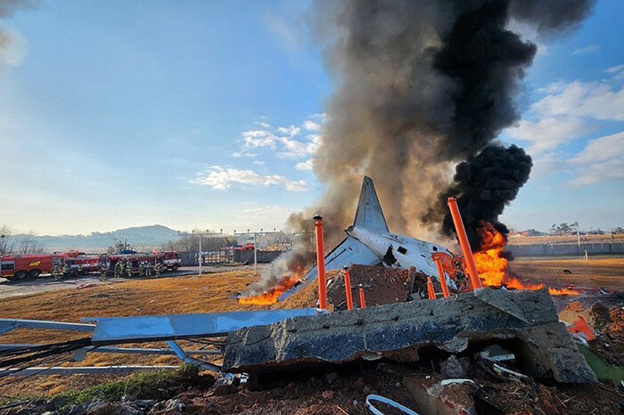 Mueren al menos 28 personas en accidente en aeropuerto de Corea del Sur