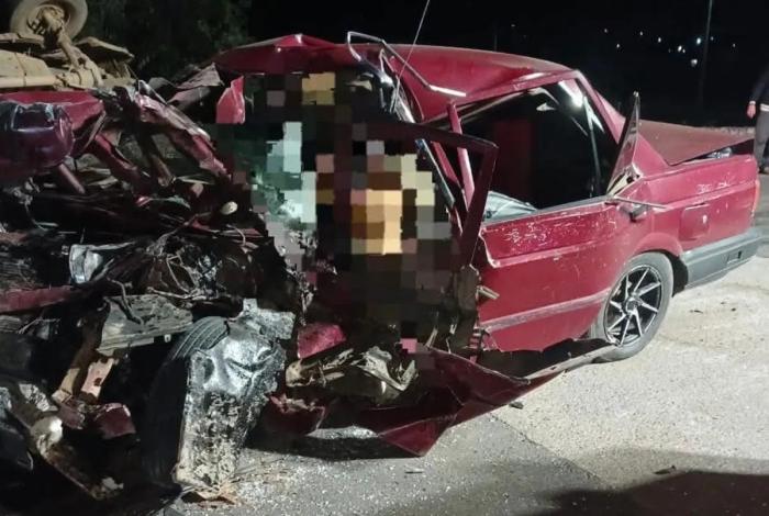 Mueren dos personas tras choque vehicular en la Zitácuaro-San Felipe