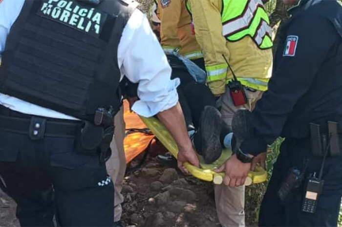 Mujer ciclista cae a barranco entre Jesús del Monte y San José de las Torres, en Morelia