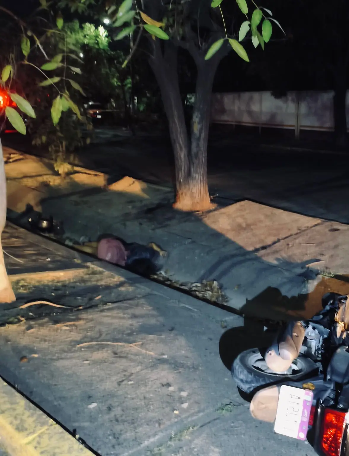 Mujer de 23 años pierde la vida tras derrapar en su motocicleta