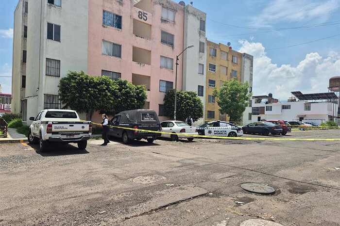 Mujer de la tercera edad fallece tras caer por escaleras en su vivienda, en Campestre del Vergel, Morelia