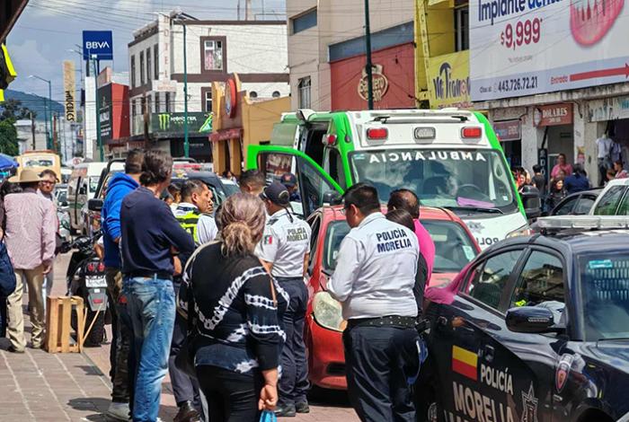 Mujer es atropellada por auto en la Av. Lázaro Cárdenas de Morelia