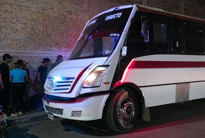 Mujer muere atropellada por camión de la Ruta Rosa en Zamora, Michoacán