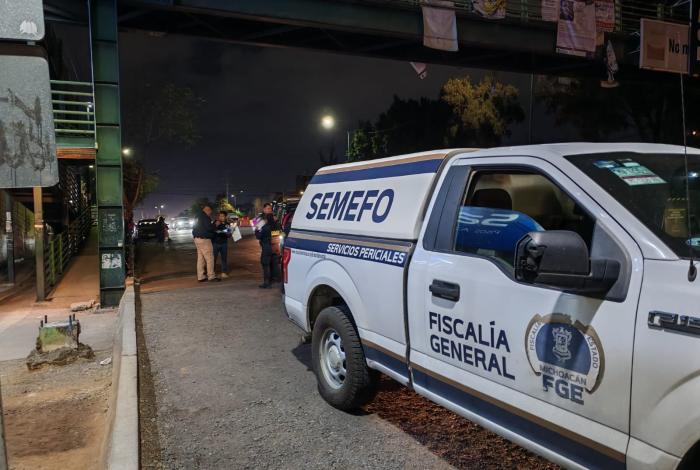 Mujer muere tras sufrir infarto a la orilla de Calzada La Huerta, en Morelia