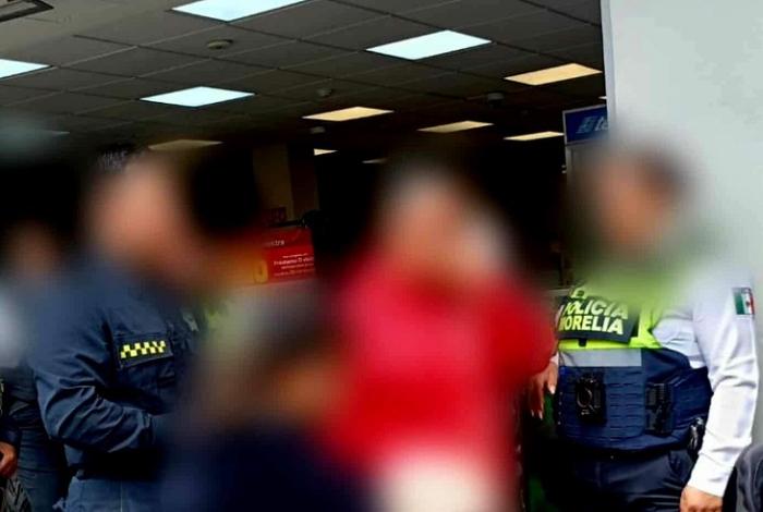 Mujer pierde 38 mil pesos tras ser engañada con fajo de billetes falsos en Morelia