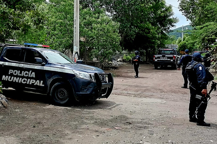 Mujer policía sufre atentado durante su descanso, en Apatzingán