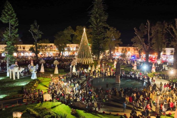 Nacimiento y árbol monumental ya iluminan la magia de la Navidad en Pátzcuaro: Sectur