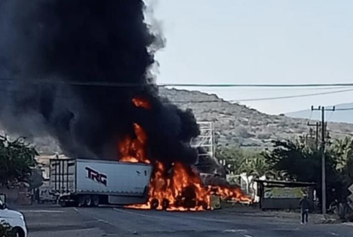 Narcobloqueos en 16 municipios por búsqueda de El Camaleón