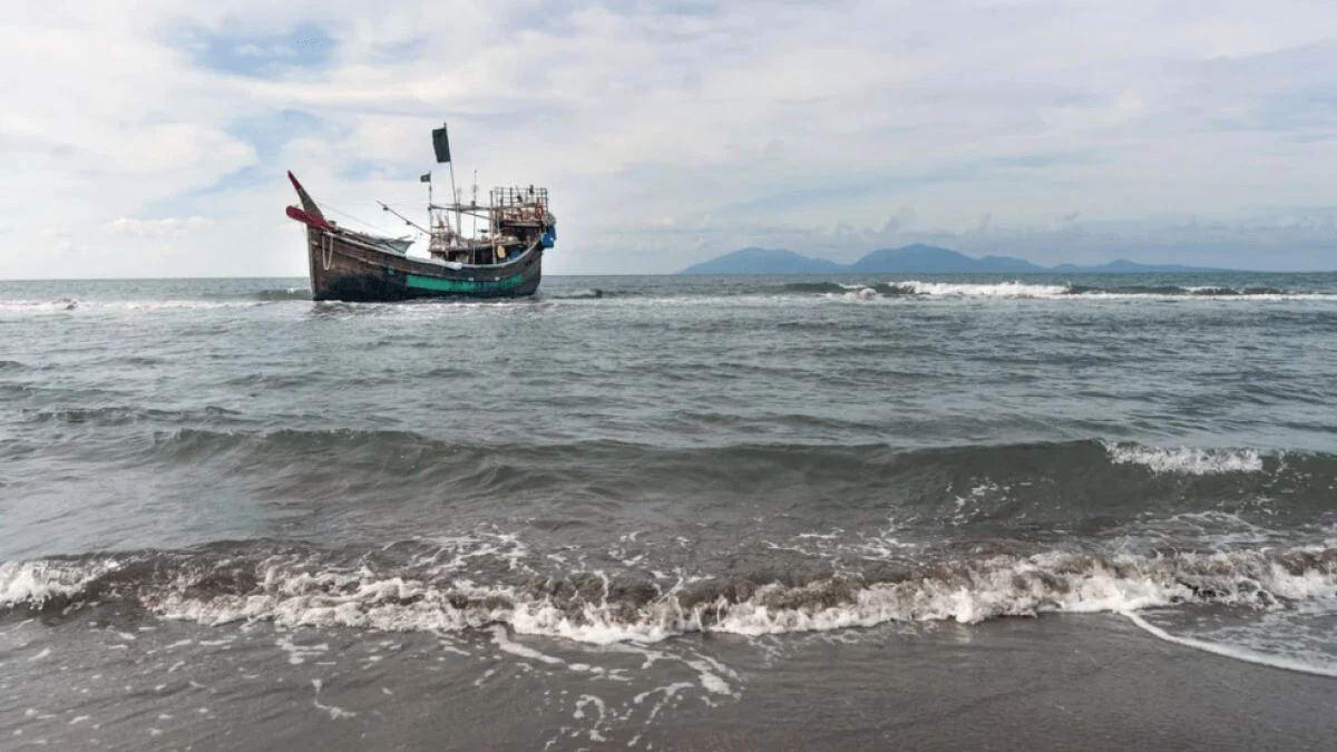 Naufragio en embarcación de refugiados en el Golfo de Bengala, reportan 250 desaparecidos