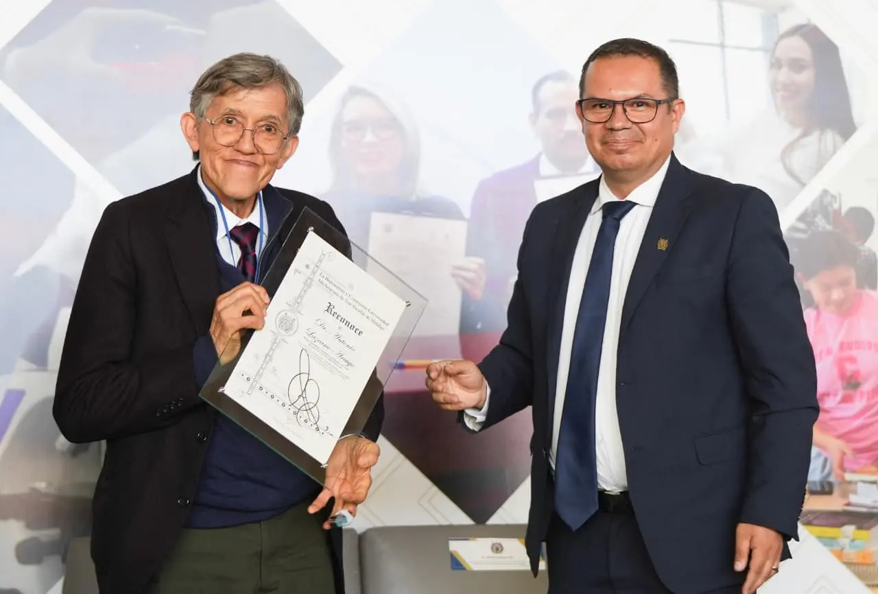 Nicolaitas reciben la visita del destacado científico, Antonio Lazcano Araujo; UMSNH reconoce su trayectoria y contribución 